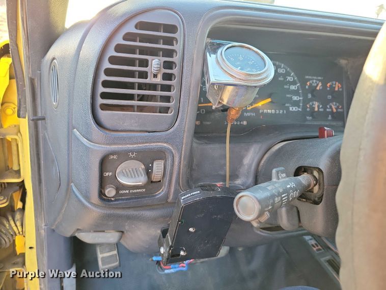 image for item DZ6749 2000 Chevrolet K3500 flatbed pickup truck