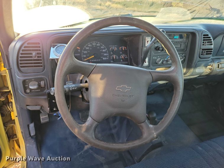 image for item DZ6749 2000 Chevrolet K3500 flatbed pickup truck