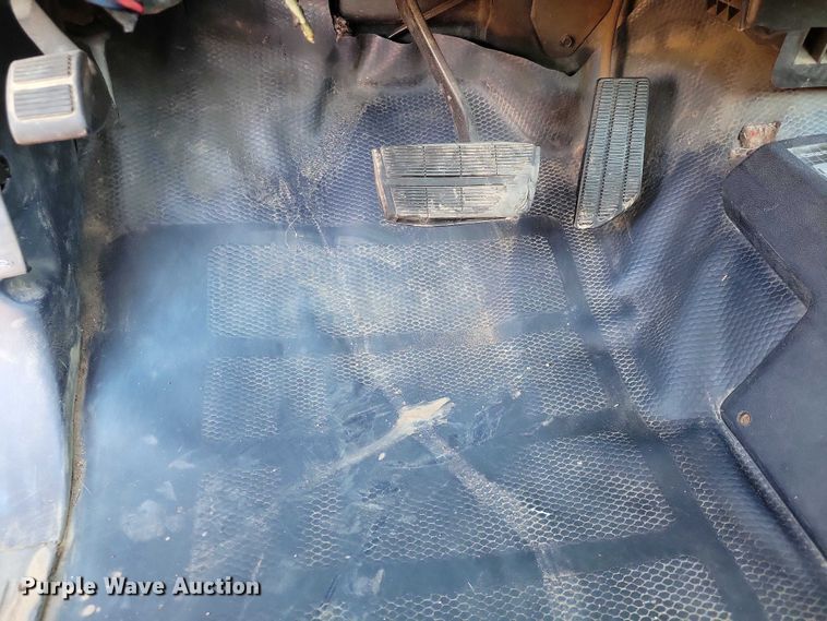 image for item DZ6749 2000 Chevrolet K3500 flatbed pickup truck