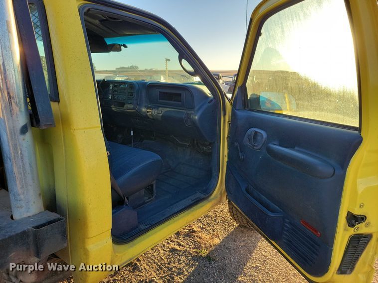 image for item DZ6749 2000 Chevrolet K3500 flatbed pickup truck