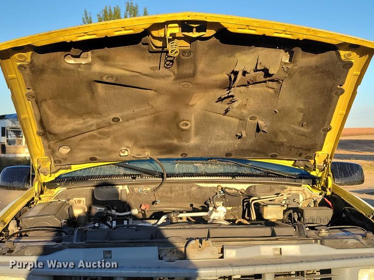 image for item DZ6749 2000 Chevrolet K3500 flatbed pickup truck