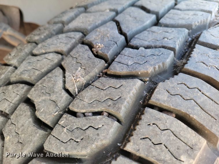 image for item DZ6749 2000 Chevrolet K3500 flatbed pickup truck