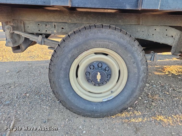 image for item DZ6749 2000 Chevrolet K3500 flatbed pickup truck