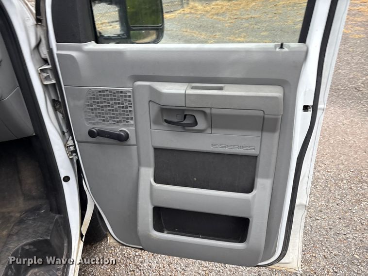 image for item EA7550 2014 Ford E150 van