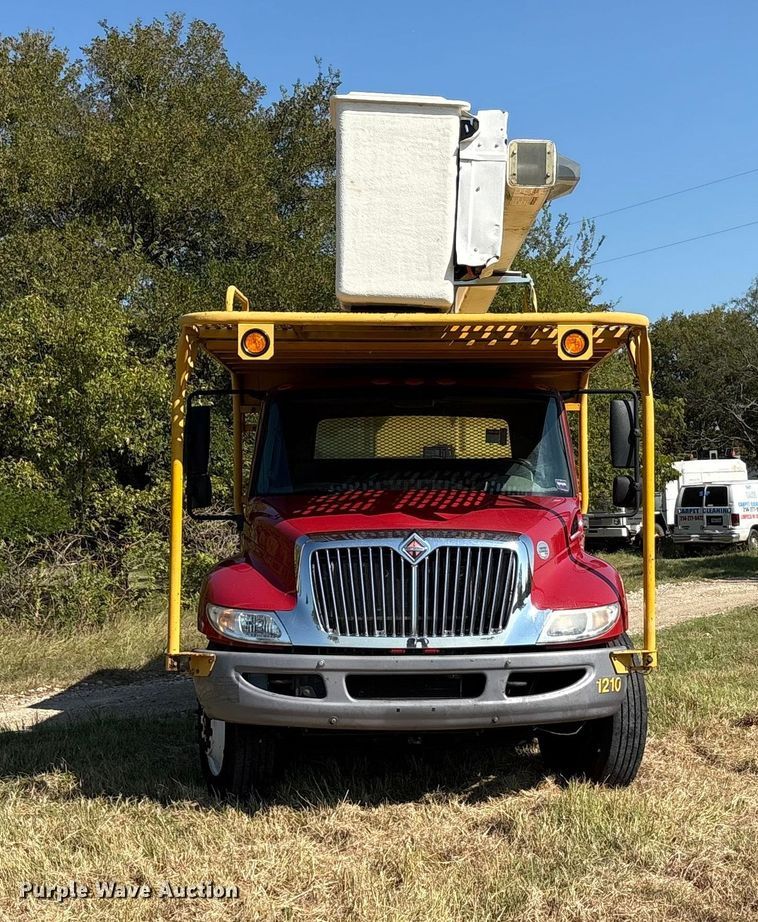 image for item EA7556 2014 International DuraStar 4300 forestry bucket truck