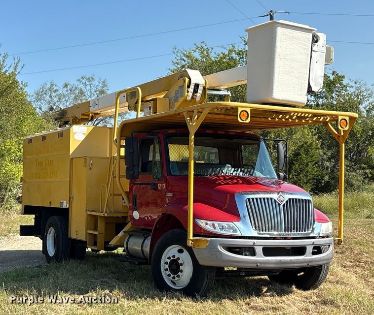 image for item EA7556 2014 International DuraStar 4300 forestry bucket truck