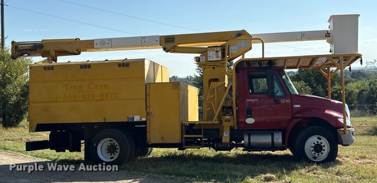 image for item EA7556 2014 International DuraStar 4300 forestry bucket truck