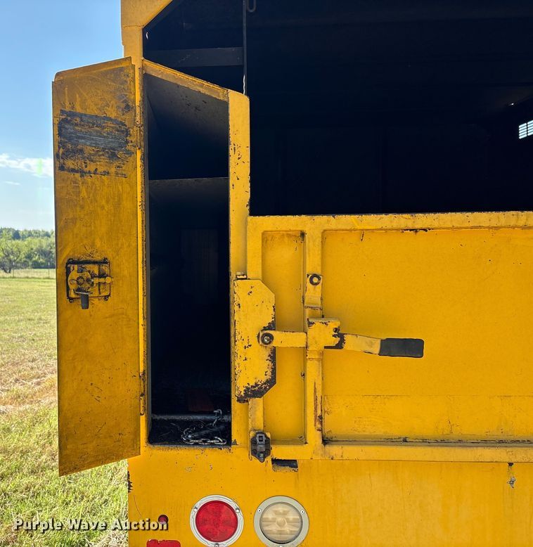 image for item EA7556 2014 International DuraStar 4300 forestry bucket truck