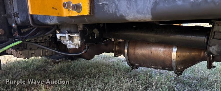 image for item EA7556 2014 International DuraStar 4300 forestry bucket truck