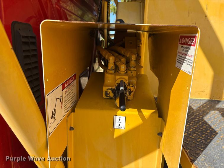 image for item EA7556 2014 International DuraStar 4300 forestry bucket truck