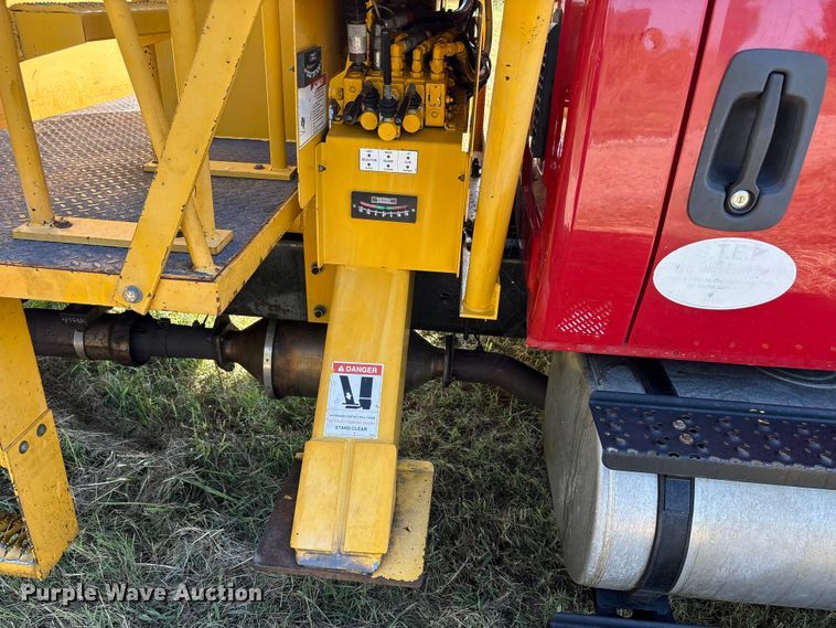 image for item EA7556 2014 International DuraStar 4300 forestry bucket truck