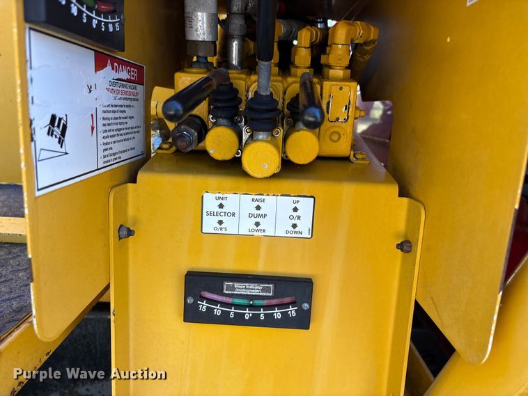 image for item EA7556 2014 International DuraStar 4300 forestry bucket truck