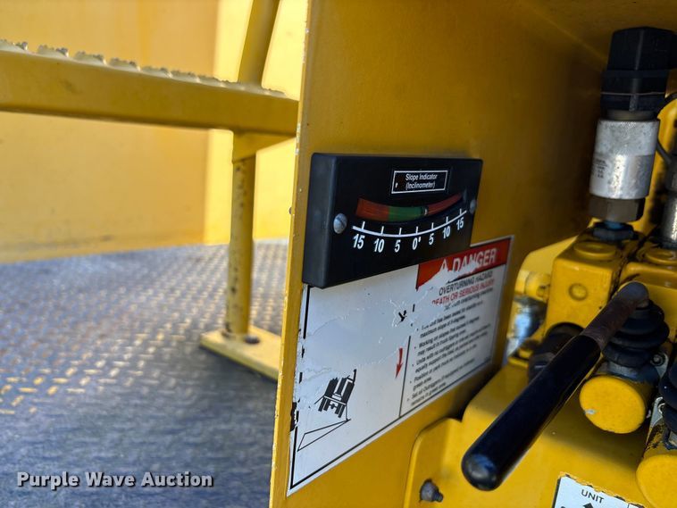 image for item EA7556 2014 International DuraStar 4300 forestry bucket truck