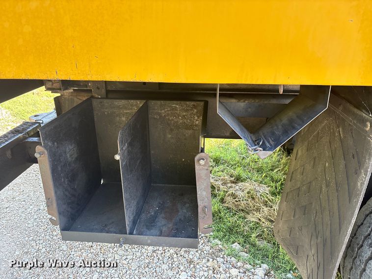 image for item EA7556 2014 International DuraStar 4300 forestry bucket truck