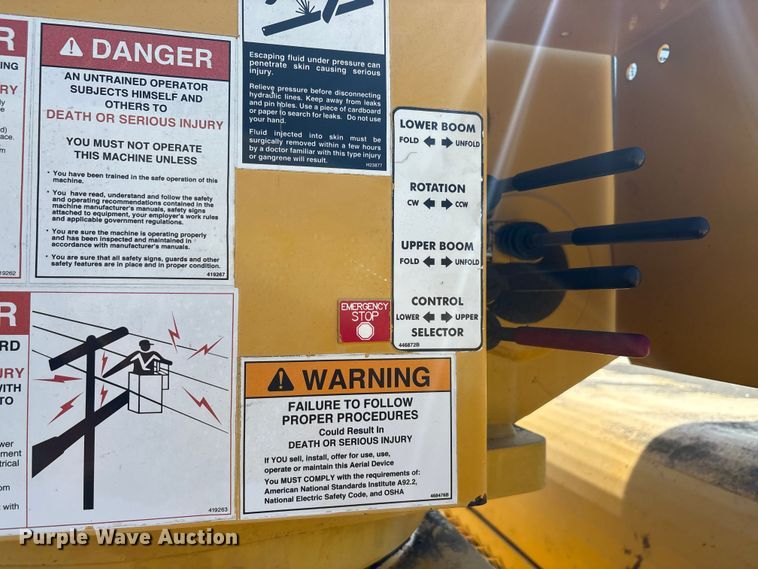 image for item EA7556 2014 International DuraStar 4300 forestry bucket truck