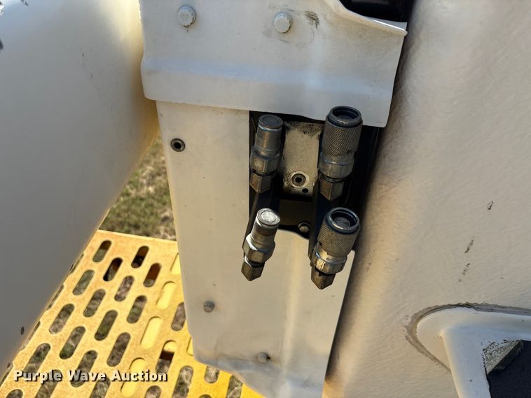 image for item EA7556 2014 International DuraStar 4300 forestry bucket truck