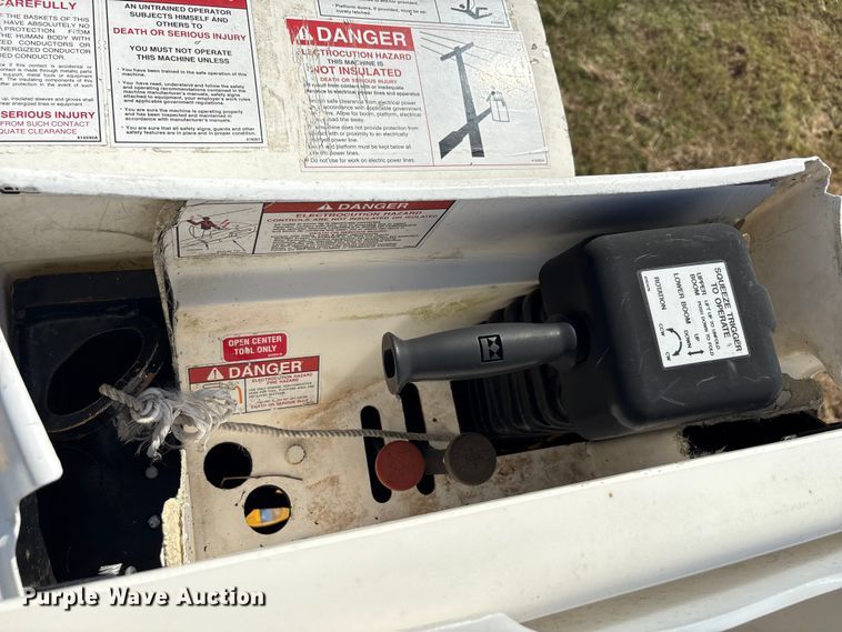 image for item EA7556 2014 International DuraStar 4300 forestry bucket truck