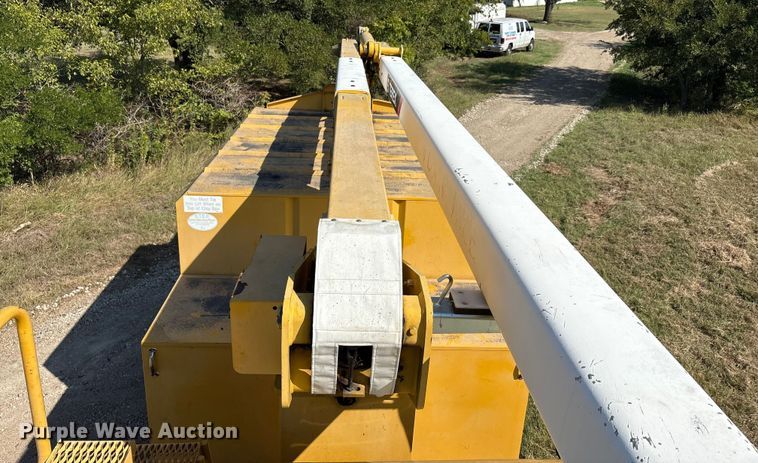 image for item EA7556 2014 International DuraStar 4300 forestry bucket truck