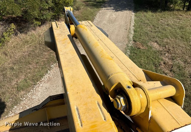 image for item EA7556 2014 International DuraStar 4300 forestry bucket truck