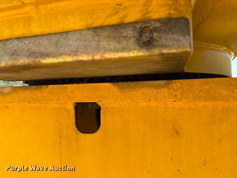 image for item EA7556 2014 International DuraStar 4300 forestry bucket truck