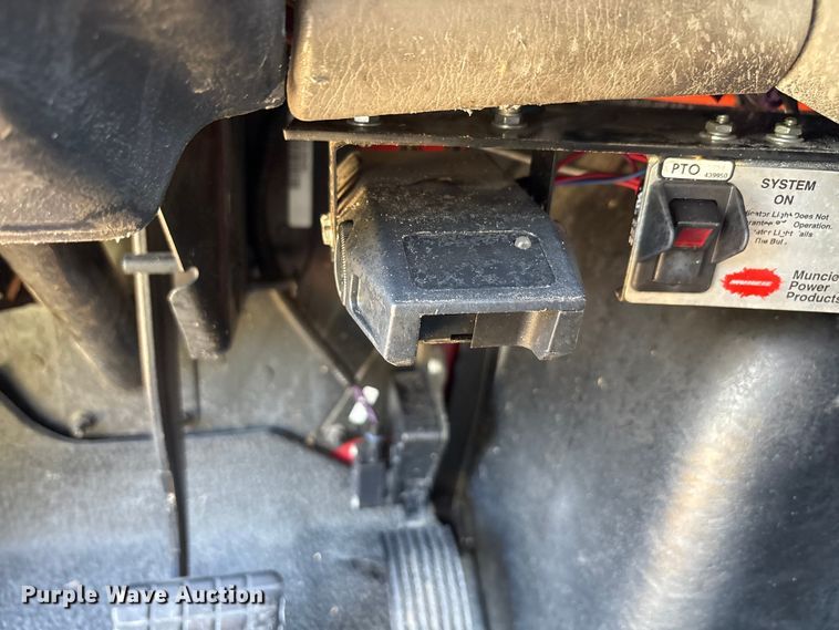 image for item EA7556 2014 International DuraStar 4300 forestry bucket truck