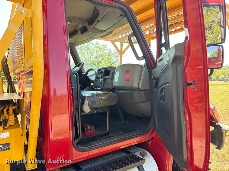 image for item EA7556 2014 International DuraStar 4300 forestry bucket truck