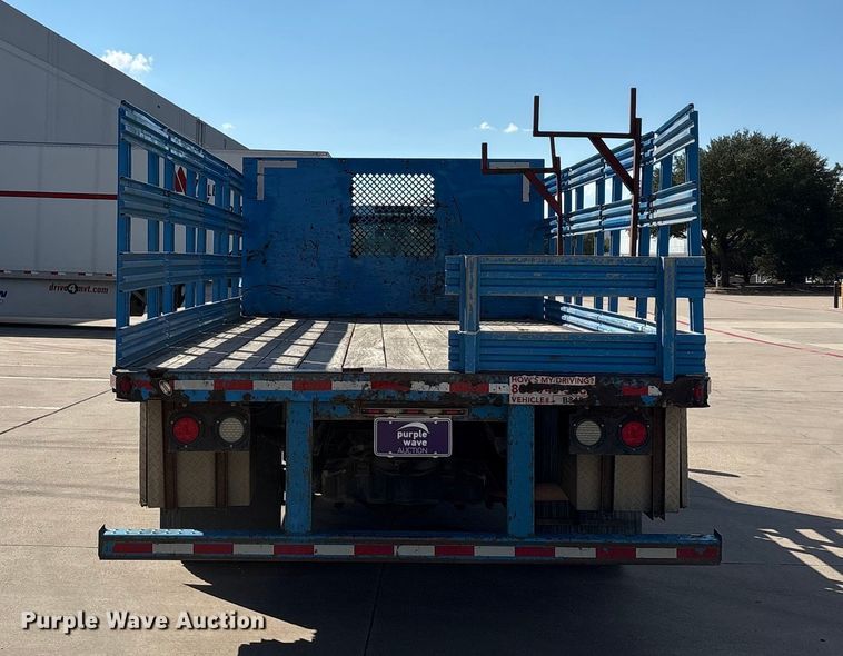 image for item EA7587 2016 Ford F450 Super Duty flatbed truck