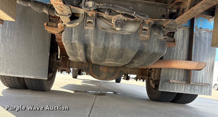 image for item EA7587 2016 Ford F450 Super Duty flatbed truck