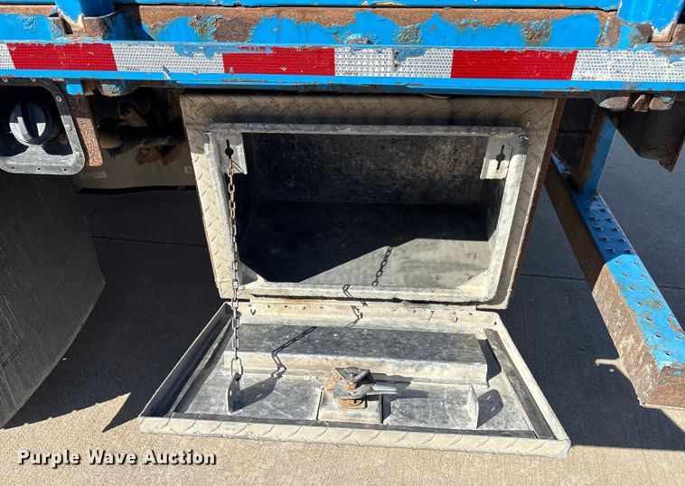 image for item EA7587 2016 Ford F450 Super Duty flatbed truck