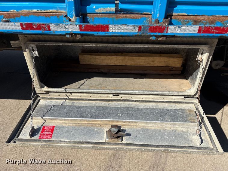 image for item EA7587 2016 Ford F450 Super Duty flatbed truck