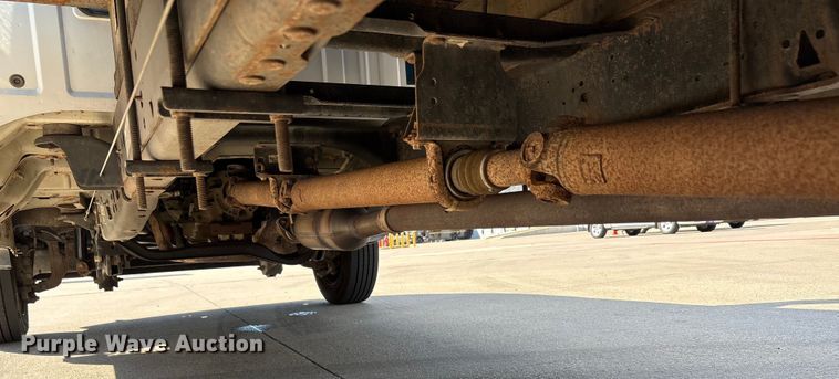 image for item EA7587 2016 Ford F450 Super Duty flatbed truck