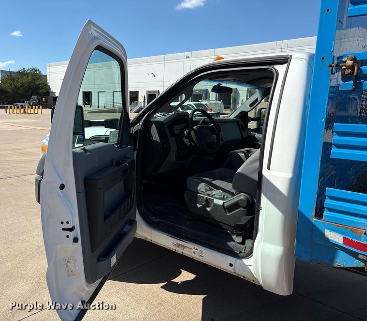 image for item EA7587 2016 Ford F450 Super Duty flatbed truck