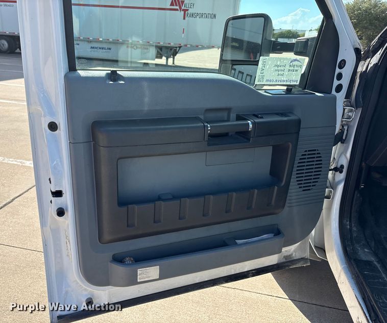 image for item EA7587 2016 Ford F450 Super Duty flatbed truck