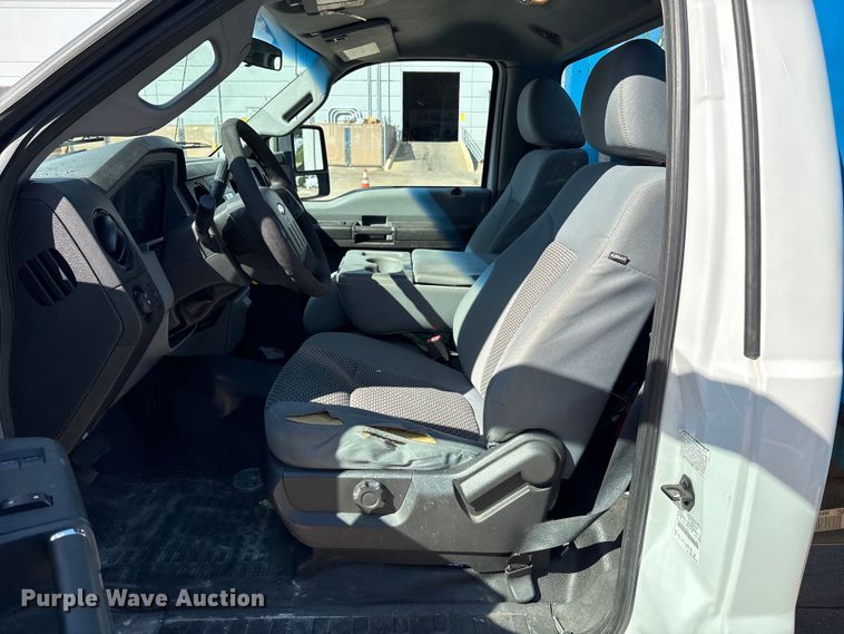 image for item EA7587 2016 Ford F450 Super Duty flatbed truck