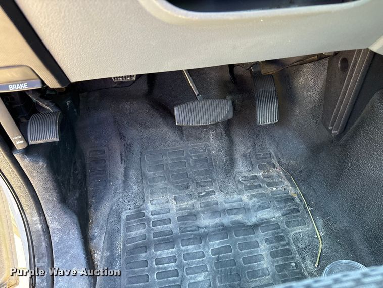 image for item EA7587 2016 Ford F450 Super Duty flatbed truck