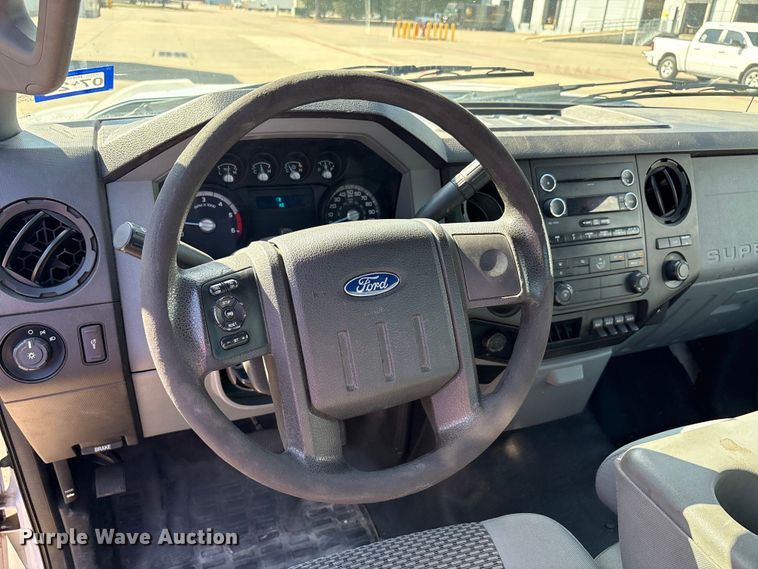 image for item EA7587 2016 Ford F450 Super Duty flatbed truck