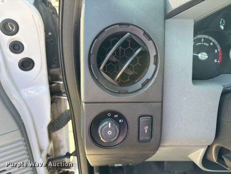 image for item EA7587 2016 Ford F450 Super Duty flatbed truck