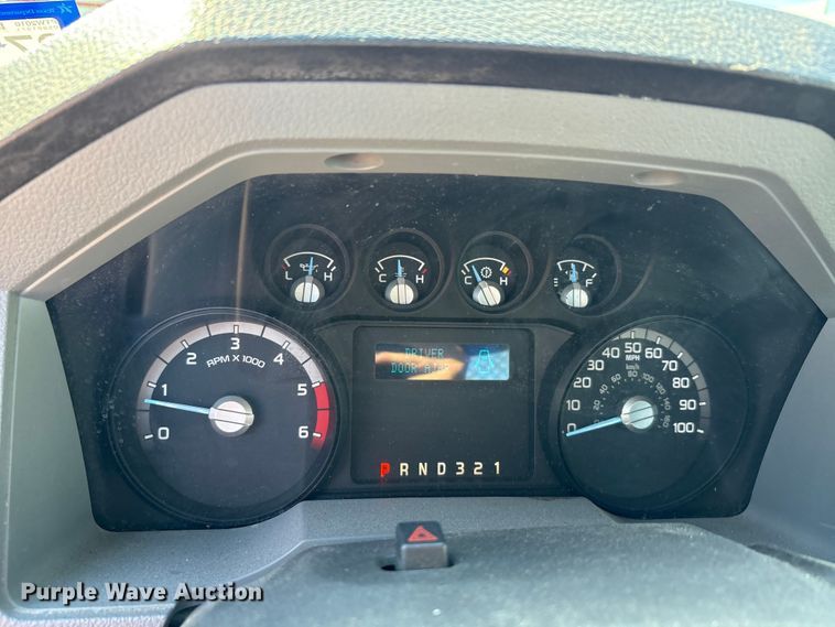 image for item EA7587 2016 Ford F450 Super Duty flatbed truck