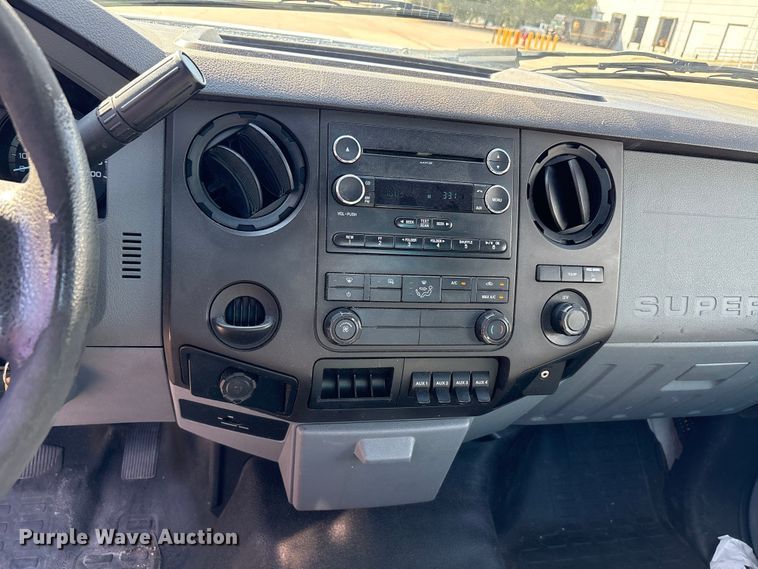 image for item EA7587 2016 Ford F450 Super Duty flatbed truck