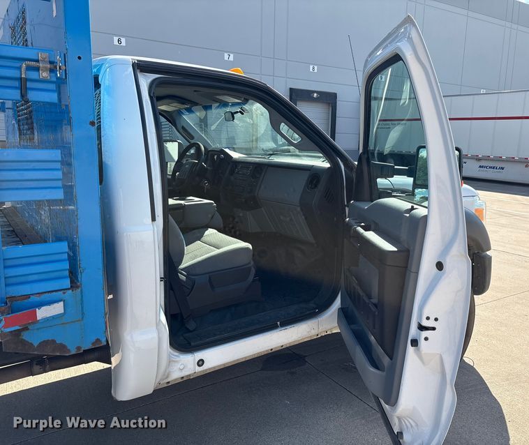 image for item EA7587 2016 Ford F450 Super Duty flatbed truck