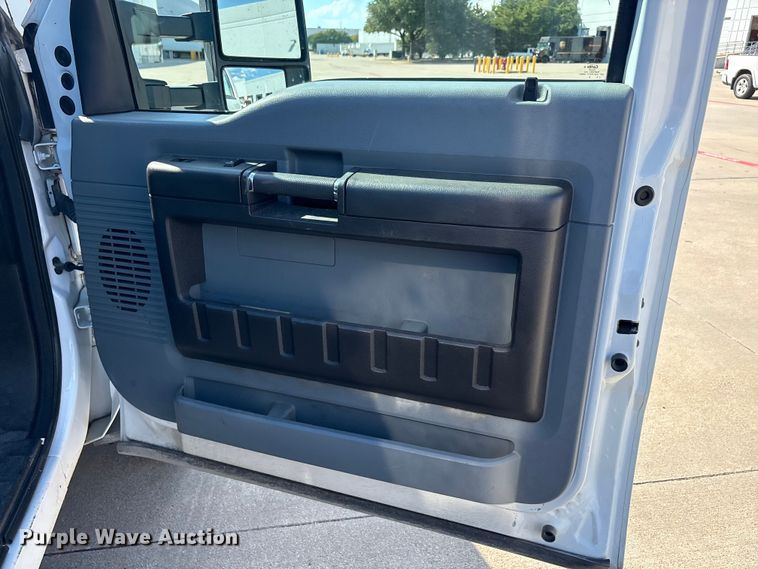 image for item EA7587 2016 Ford F450 Super Duty flatbed truck