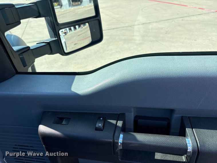 image for item EA7587 2016 Ford F450 Super Duty flatbed truck