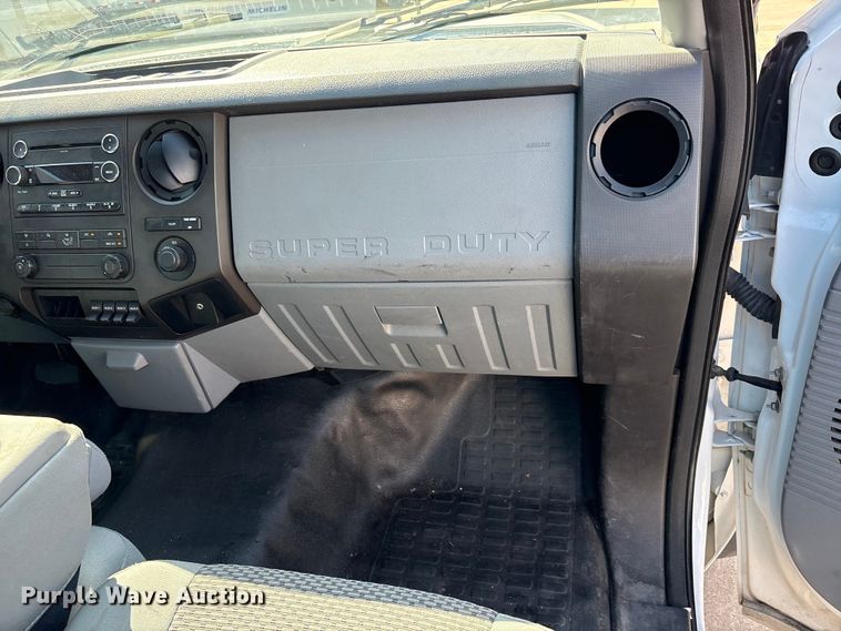 image for item EA7587 2016 Ford F450 Super Duty flatbed truck