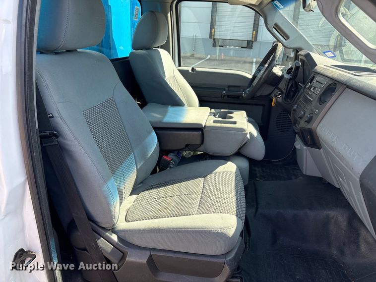 image for item EA7587 2016 Ford F450 Super Duty flatbed truck