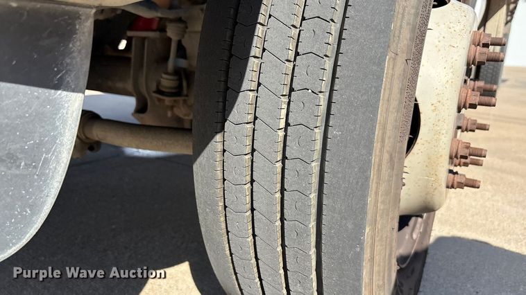 image for item EA7587 2016 Ford F450 Super Duty flatbed truck