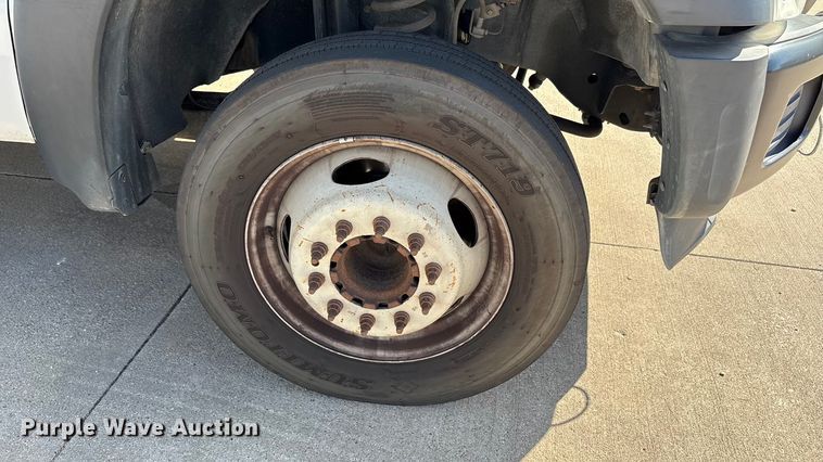 image for item EA7587 2016 Ford F450 Super Duty flatbed truck