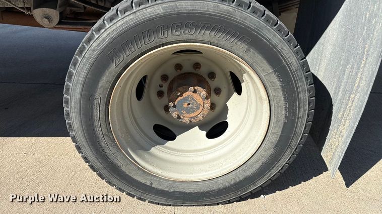 image for item EA7587 2016 Ford F450 Super Duty flatbed truck