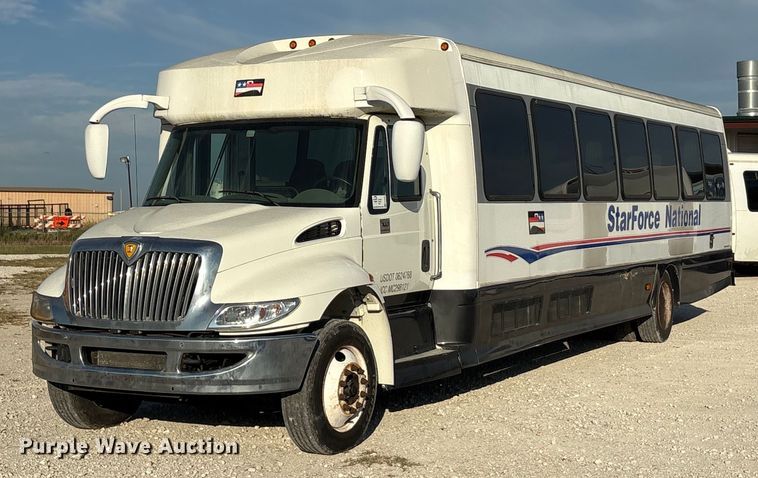 image for item EA7589 2013 Starcraft shuttle bus