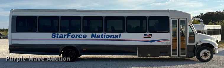 image for item EA7589 2013 Starcraft shuttle bus