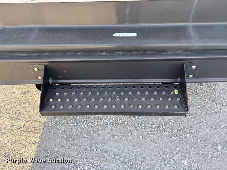 image for item EA7589 2013 Starcraft shuttle bus